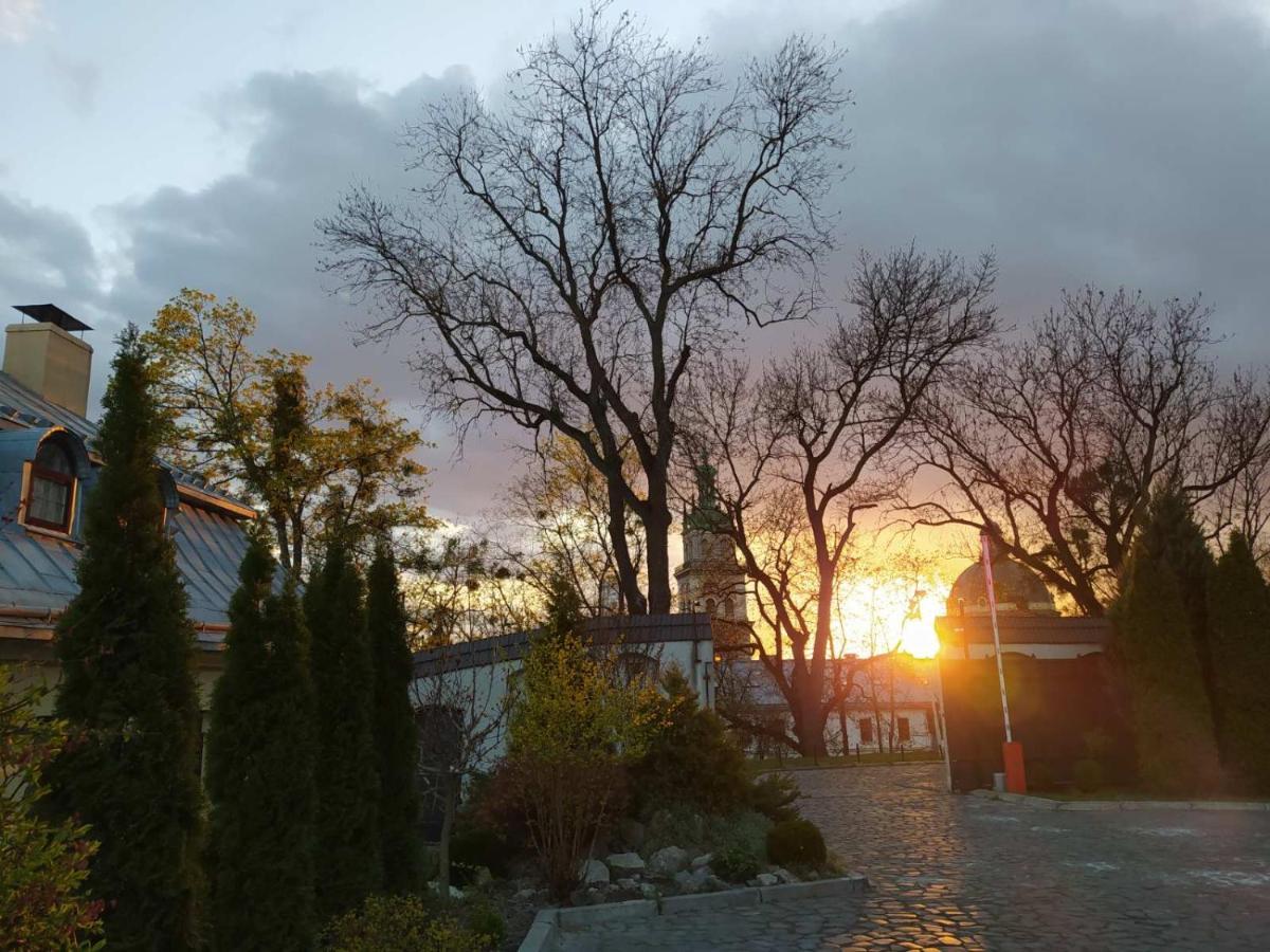 Guest House "Arkhistratyg" Lviv Exterior photo