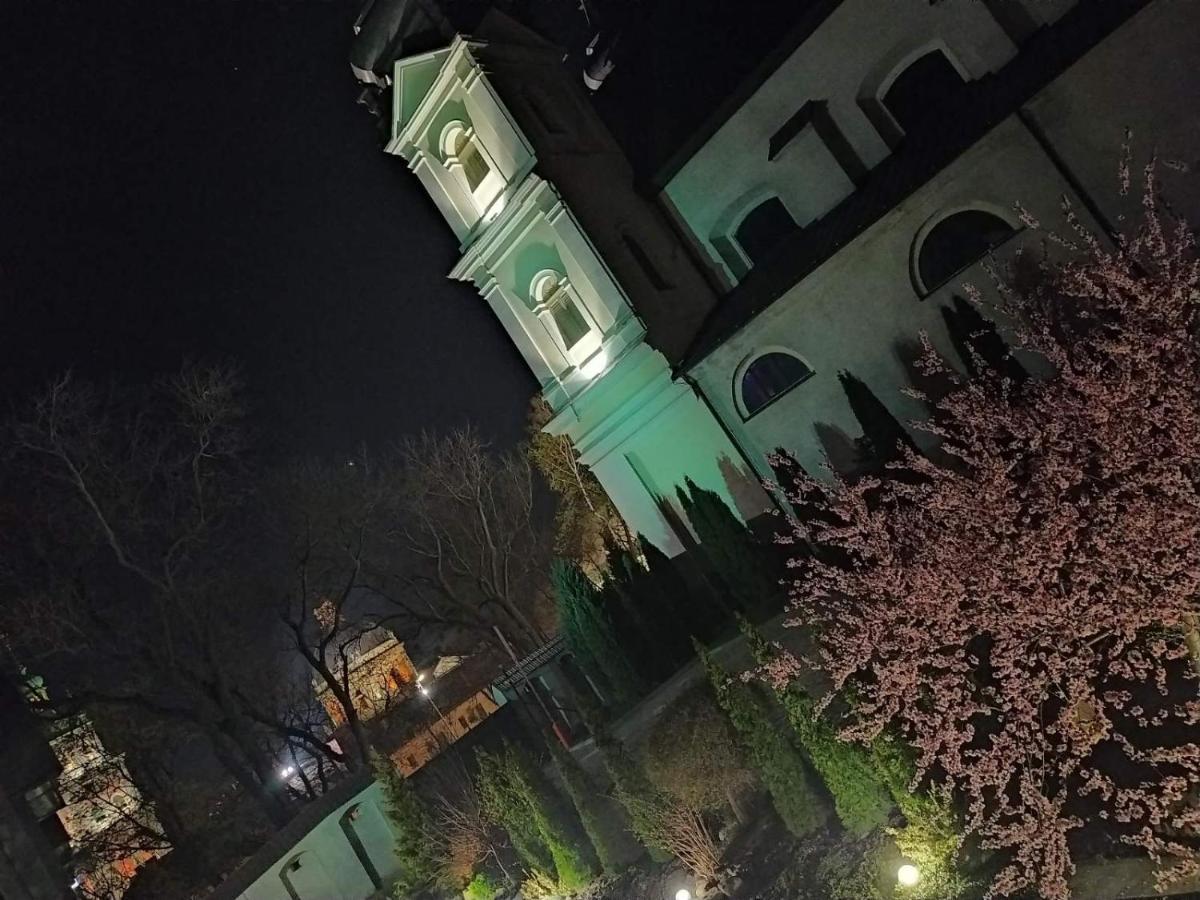 Guest House "Arkhistratyg" Lviv Exterior photo