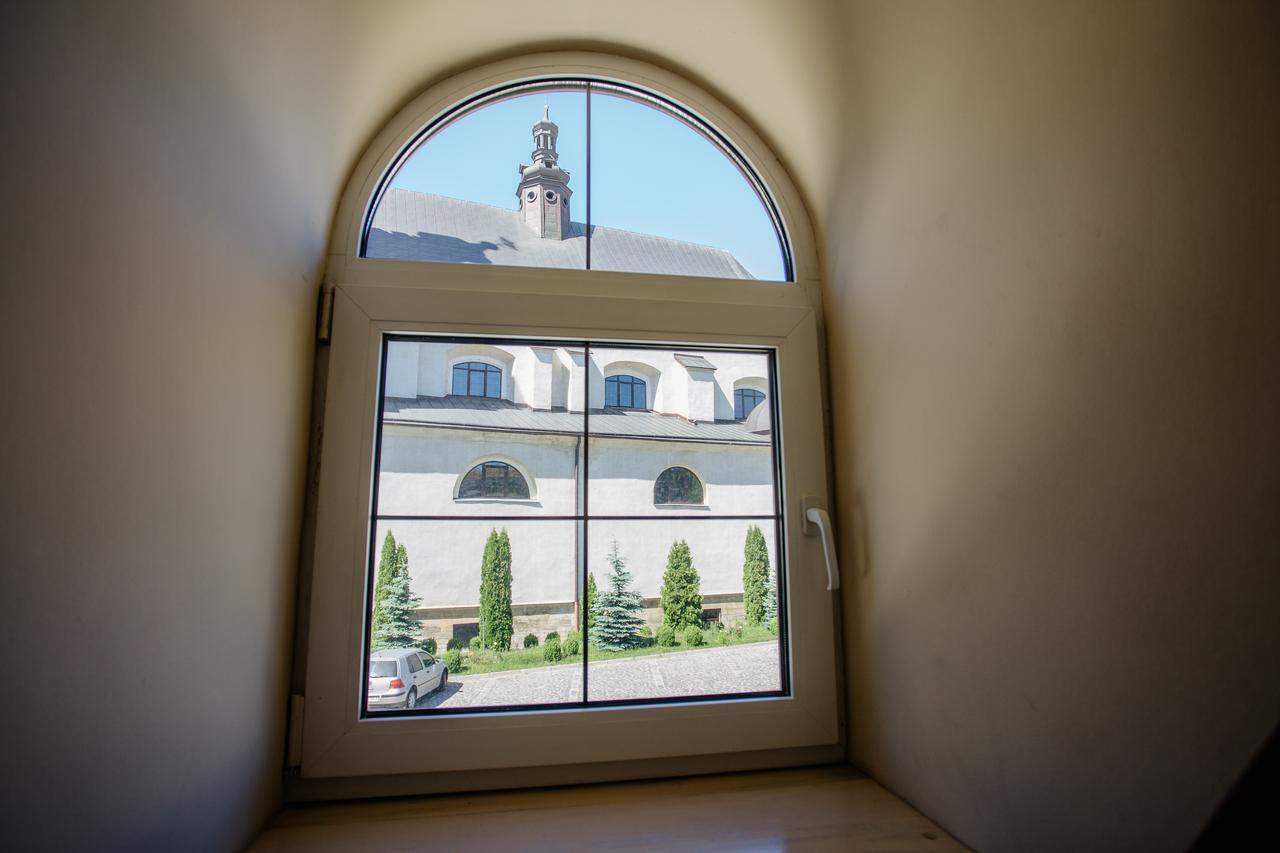 Guest House "Arkhistratyg" Lviv Exterior photo